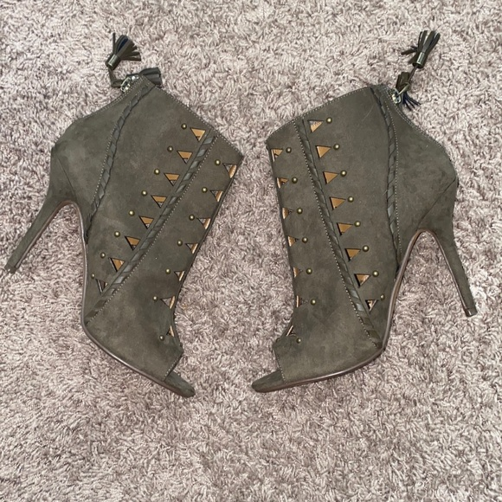 REPORT‎ OLIVE GREEN BOOTIES